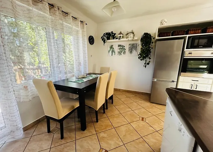 Gabi Apartman * Gyenesdias